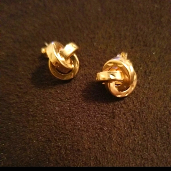 14kt Solid Gold Swirl Stud Earrings - Picture 1 of 7